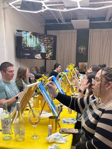 a group of people painting in the honeybee arts paint and sip philadelphia studio
